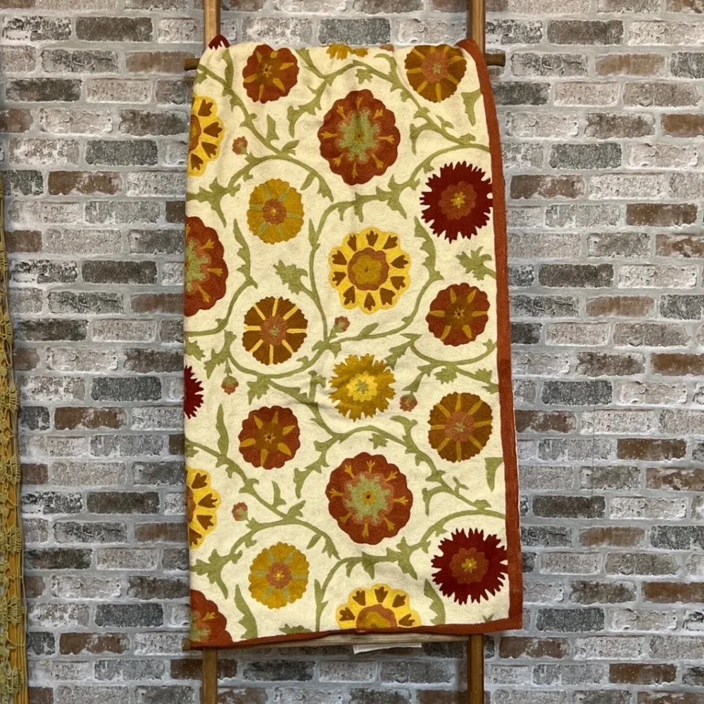 Williams Sonoma Hand Crewel Wool Rug Floral Accent Rug 4' x‎ 6'